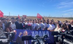 Adana’dan Silivri’ye Özgürlük Yürüyüşü: CHP’liler Cezaevi Önünde Adalet Çağrısı Yaptı