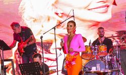 GÜLBEN ERGEN BATUM’DA MUHTEŞEM BİR GECEYE İMZA ATTI