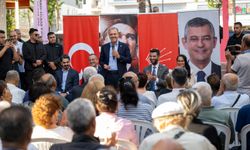 Başkan Vahap Seçer, CHP Akdeniz ve Yenişehir İlçe Başkanlıklarını ziyaret etti