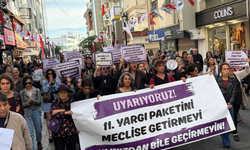 LGBTİ+ haklarını savunmaya kararlıyız ve yan yanayız, birlikte güçlüyüz!