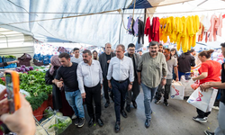 BAŞKAN SEÇER, DEMİRTAŞ PAZAR YERİ’NDE YURTTAŞLARIN GEÇİM SIKINTISINA KULAK VERDİ