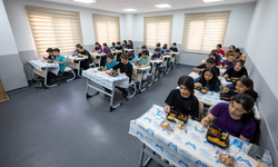 LGS’YE HAZIRLANAN ÖĞRENCİLERİN ÖĞLE YEMEĞİ YİNE BÜYÜKŞEHİR’DEN