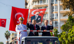 BAŞKAN SEÇER VE MERAL SEÇER, ‘29 EKİM CUMHURİYET BAYRAMI’ KUTLAMALARINA KATILDI