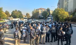 KESK’li KHK’liler, Meclis Parkı ve Eğitim Sen çevresinde polis ablukası altında.