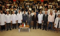 Çukurova Üniversitesi Diş Hekimliği Fakültesinde Beyaz Önlük ve 25. Yıl Mezuniyet Seremonisi Düzenlendi