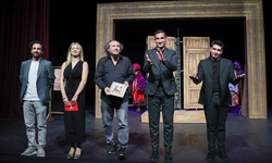 ŞEHİR TİYATROSU’NUN SEVİLEN OYUNU EYVAH NADİR İSTANBUL’DA DA BÜYÜK BEĞENİ TOPLADI