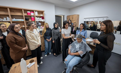 MERCEK’TE ‘SAÇ RENKLENDİRME’ KURSUNA YOĞUN İLGİ