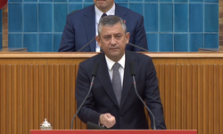 CHP'nin grup toplantısı, "Kurtuluş yok tek başına, ya hep beraber, ya hiçbirimiz!" sloganlarıyla başladı.