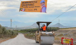 BÜYÜKŞEHİR BELEDİYESİ, MUT’UN EN ÜCRA KÖŞELERİNDE YOL ÇALIŞMALARINI SÜRDÜRÜYOR