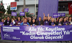 CHP Adana Kadın Kolları kadın cinayetlerine karşı yürüyüş gerçekleştirdi
