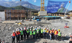 Pozantı’da Atık Su Arıtma Tesisi yapımı incelemesi ve ANZAK Rölyefi açılışı.