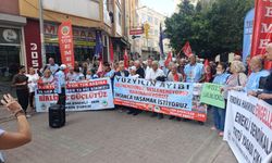 Mersin'de Emekliler ‘Konut Bile Kiralayamıyoruz’ Diyerek Sokağa Çıktı