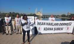 İHD Adana Taşköprü’de Barış Zinciri Oluşturdu: “Israrla Barış, Demokrasi ve İnsan Hakları”