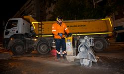 BÜYÜKŞEHİR TRAFİĞİN AKSAMAMASI İÇİN ASFALT ÇALIŞMALARINI GECE SÜRDÜRÜYOR