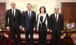 Özgür Özel: “Leyla Zana’yı Hedef Alan Anlayışı Asla Kabul Etmiyoruz”