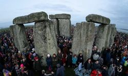 Stonehenge’de Kış Gündönümü Büyüsü: Binlerce Kişi Yılın En Kısa Gününde Buluştu