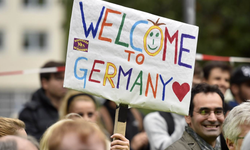 Hoş Geldiniz Kültüründen Geri Gönderme Tartışmalarına: Almanya’da Mülteci Tutumları Neden Sertleşiyor?