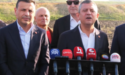 Özgür Özel: “Gizli tanığı dizi oyuncusu değiştirir gibi değiştirdiler; bu iddianameyi kimse savunamaz”