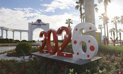 MERSİN BÜYÜKŞEHİR YENİ YIL SÜSLEMELERİYLE KENTİ RENKLENDİRDİ