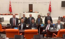 CHP’den “Meclis’i Terk Etmeme” Eylemi: “Zalimleri Affetmeyin”