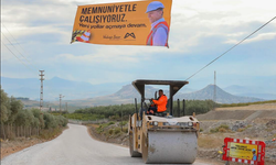 MERSİN BÜYÜKŞEHİR, 13 İLÇEDE YIL BOYUNCA KAPSAMLI YOL ÇALIŞMALARINI SÜRDÜRDÜ