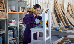 TARSUS GERİ DÖNÜŞÜM ATÖLYESİ’NDE HER MALZEME DEĞER KAZANIYOR