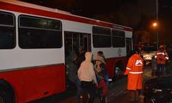 SU BASKINI YÜZÜNDEN MAHSUR KALAN TARIM İŞÇİLERİ BÜYÜKŞEHİR TARAFINDAN TAHLİYE EDİLDİ