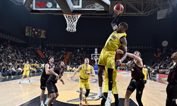 BAŞKAN SEÇER, MSK-GLİNT MANİSA BASKET KARŞILAŞMASINI İZLEDİ