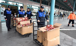 MERSİN BÜYÜKŞEHİR SAĞLIKSIZ KOŞULLARDA GIDA SEVKİYATINA GEÇİT VERMİYOR