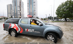 Başkan Ali Demirçalı Yoğun Sağanakta Ekiplerle Sahada