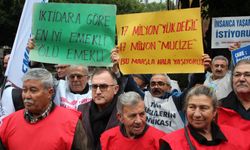 Adana’da Yağmur Altında Emekliler Buluştu: Meclisteki Nöbete Alanlardan Destek