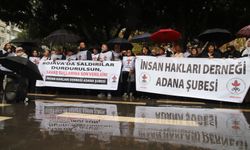 Adana’da Sağanak Altında Barış Çağrısı: “Rojava’ya Yönelik Saldırılar Durdurulsun, Savaş Suçları Soruşturulsun”