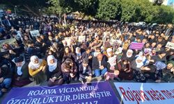 Adana’da Rojava İçin Yürüyüşe Polis Engeli: Aydemir, Bozan ve Barış Annesi Bayav Polis Kuşatmasındaki Kitleye Seslendi