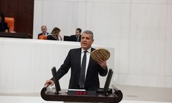Ayhan Barut Meclis’te Ramazan Pidesiyle Kürsüye Çıktı: “Çiftçi Kazanamıyor, Halk Tüketemiyor”