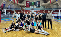 ABBSK Genç Kızlar Voleybol Takımı, Zeydan Karalar’ı şampiyonlukla karşıladı