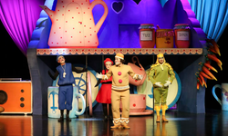 MERSİN ŞEHİR TİYATROSU’NA KÜÇÜK ELLERDEN BÜYÜK ALKIŞLAR