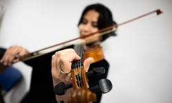 KENTİN RİTMİ MERSİN BÜYÜKŞEHİR'İN ENSTRÜMAN KURSLARINDA ATIYOR