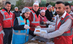 Ceyhan Belediyesi Cumhuriyet Meydanı’nda Binlerce Vatandaşı İftarda Buluşturdu