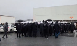 Esenyurt Migros deposunda direnişe abluka: Yağmur altında “tente yasağı”