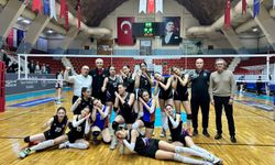 ABBSK Genç Kızlar Voleybol Takımı, Zeydan Karalar’ı şampiyonlukla karşıladı