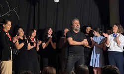 “Perde Açıldığında Umut Nefes Alır”: Hatay’da Epik Sanat’tan Dünya Tiyatro Günü Bildirisi