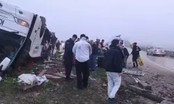 Adana’da Bayram Sabahı Faciası: Yolcu Otobüsü Devrildi, 2 Ölü 19 Yaralı