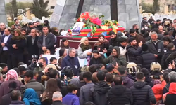 Salih Müslim Kobanê’de Son Yolculuğuna Uğurlandı: On Binlerin Katıldığı Törenle Oğlu Şervan Müslim’in Yanına Defnedildi