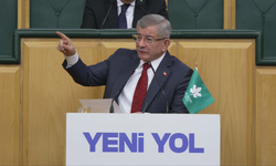 Davutoğlu: “Emekliler geçinemiyor, KHK’lılar hukuk mağduru, gençler kasiyerliğe mahkûm”