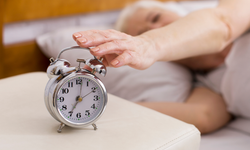 Yaşlandıkça Uyku Neden Değişir? Bilimsel Veriler Ne Söylüyor