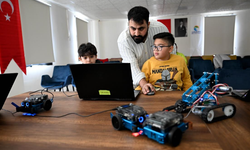 ÇUKUROVA’DA ÇOCUKLAR VE GENÇLER TEKNOLOJİYLE BULUŞUYOR