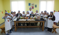 MERSİN BÜYÜKŞEHİR’İN MUTFAK ATÖLYESİ ÇOCUKLARA YENİ BECERİLER KAZANDIRIYOR