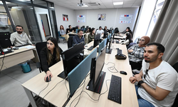 MERSİN BÜYÜKŞEHİR’DEN GENÇLERE YAPAY ZEKA VE VERİ ANALİZİ EĞİTİMİ