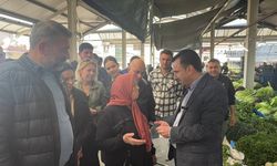 CHP’li Başevirgen pazarda dinledi: “Emekli taneyle alıyor, poşet parası bile çıkmuyor”