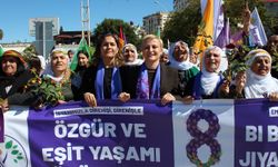 Perihan Koca Adana’daki 8 Mart Mitinginde Konuştu: “Kadın Cinayetleri Politiktir, Umut Örgütlü Mücadelededir”